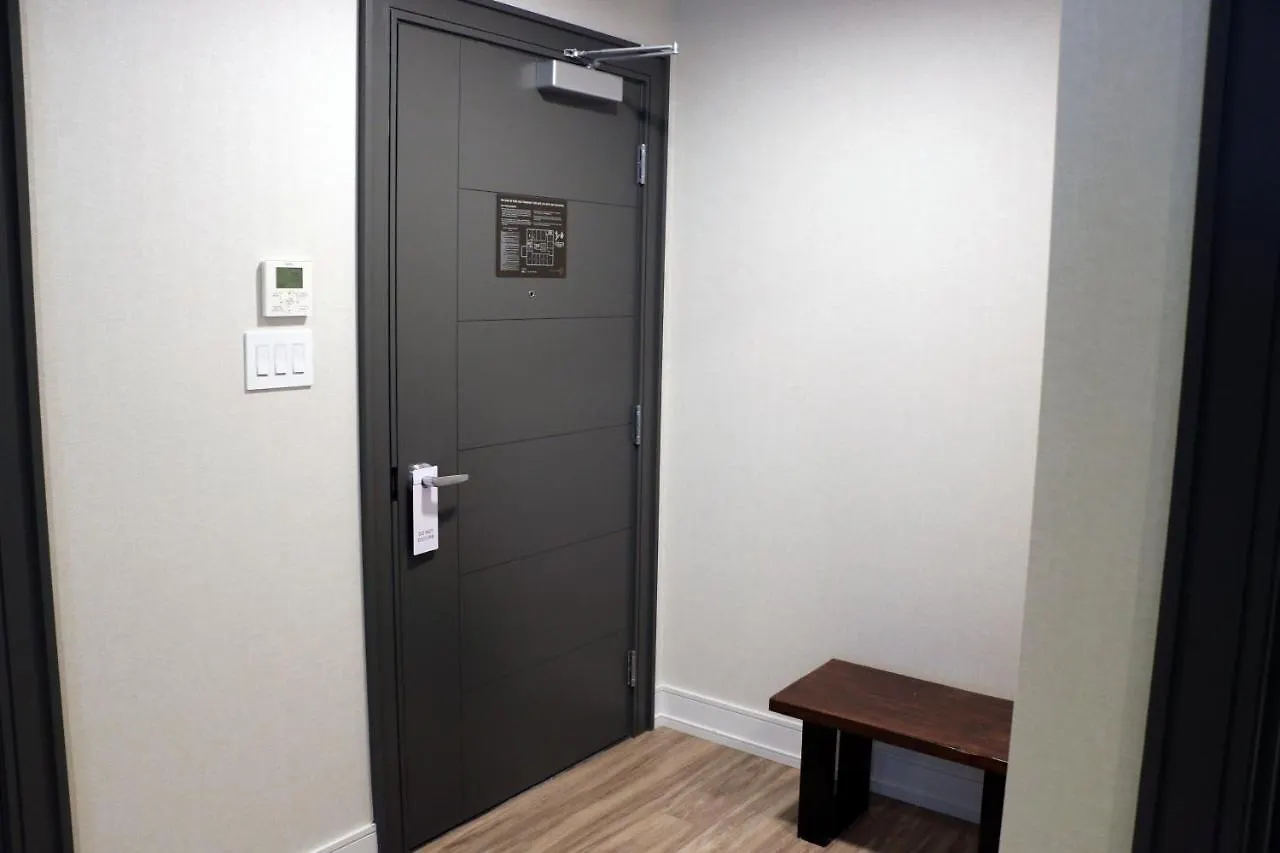 Dream Suites Mississauga 0*,  Canada
