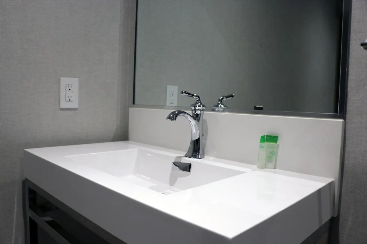 Dream Suites Mississauga Hotel